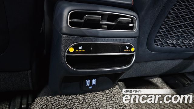 Genesis GV70 2021 — photo 24