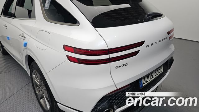 Genesis GV70 2021 — photo 9