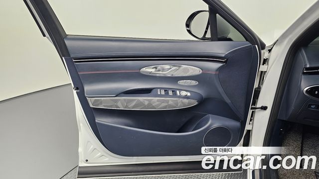 Genesis GV70 2021 — photo 14