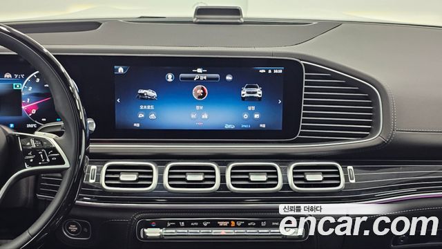 Mercedes-Benz GLS-Class 2025 — photo 16