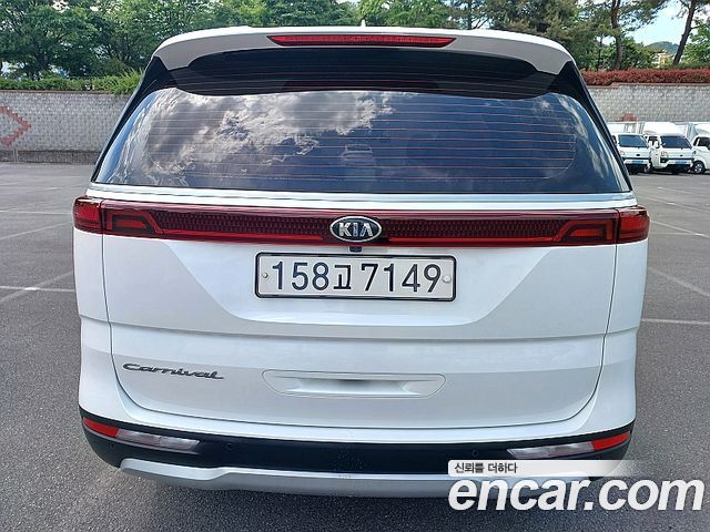 Kia Canival 2021 — photo 3