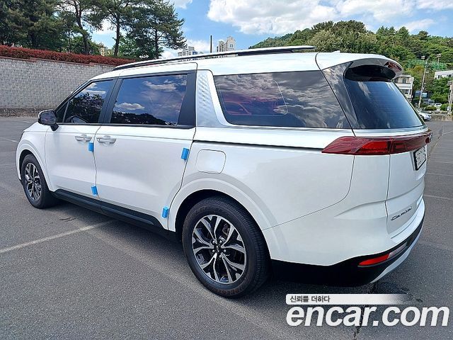 Kia Canival 2021 — photo 4