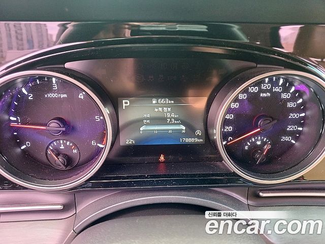 Kia Canival 2021 — photo 10