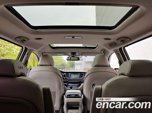 Kia Canival 2017 — photo 2