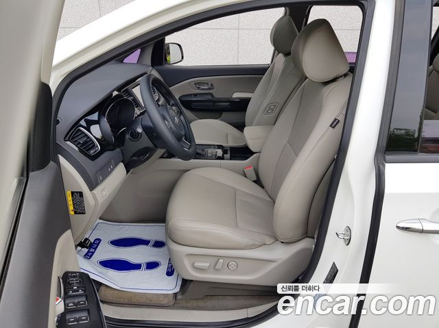 Kia Canival 2017 — photo 4