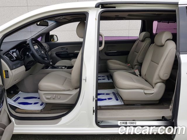 Kia Canival 2017 — photo 6