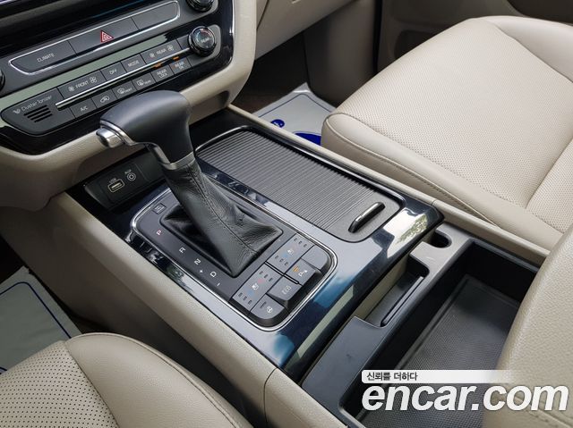 Kia Canival 2017 — photo 10