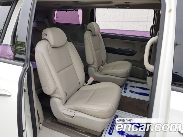 Kia Canival 2017 — photo 11