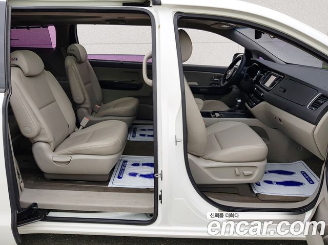 Kia Canival 2017 — photo 12