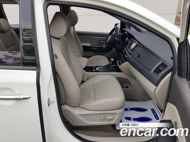 Kia Canival 2017 — photo 13