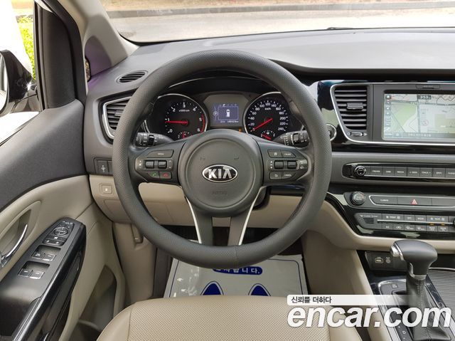 Kia Canival 2017 — photo 16