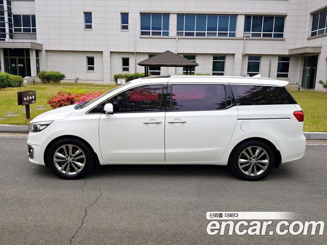 Kia Canival 2017 — photo 19