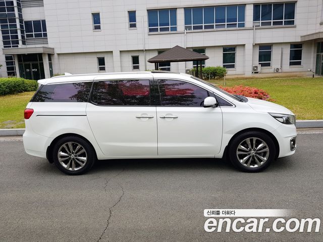 Kia Canival 2017 — photo 20