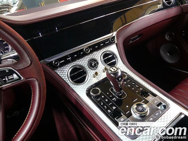 Bentley Continental 2020 — photo 11