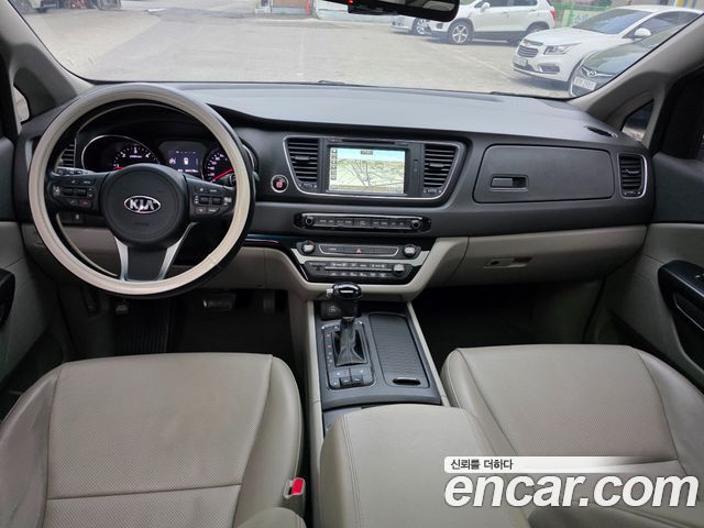 Kia Canival 2016 — photo 9