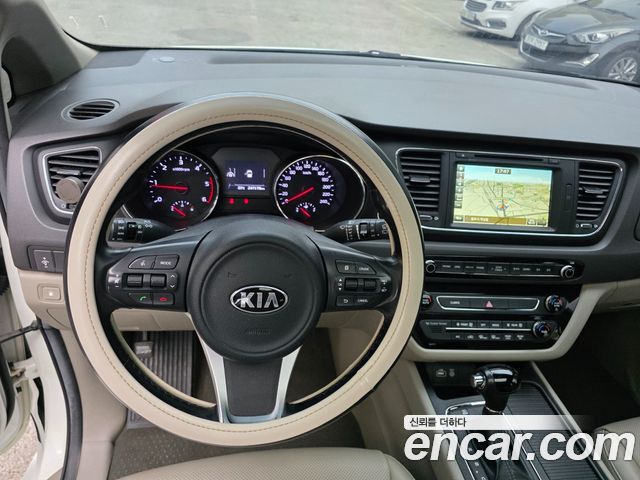 Kia Canival 2016 — photo 10