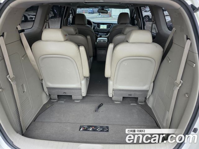 Kia Canival 2016 — photo 11