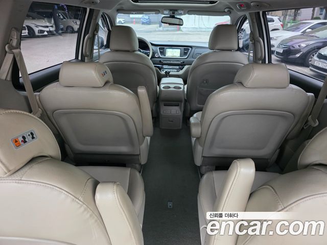 Kia Canival 2016 — photo 12