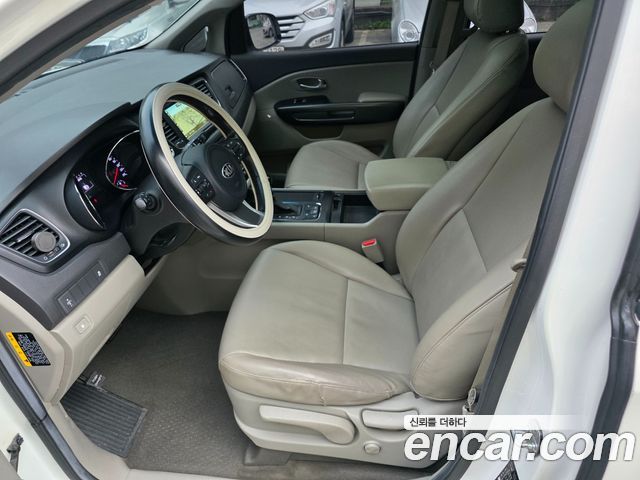 Kia Canival 2016 — photo 13