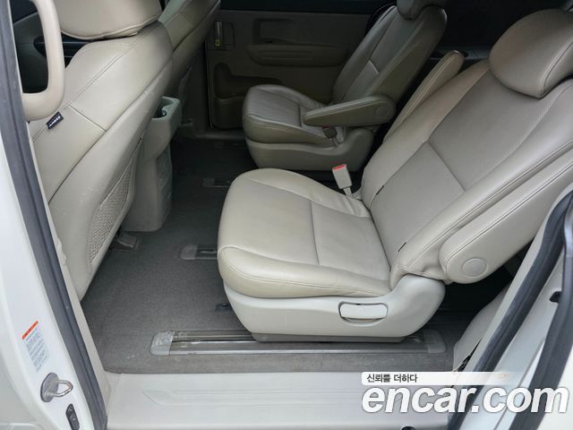 Kia Canival 2016 — photo 14