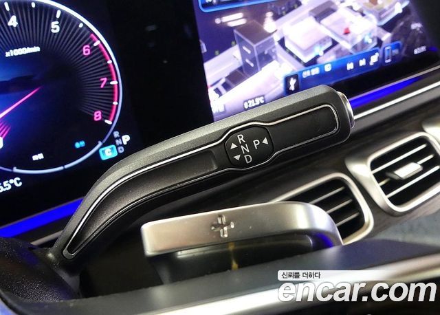 Mercedes-Benz GLE-Class 2025 — photo 9