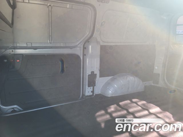 Hyundai Starex 2019 — photo 17