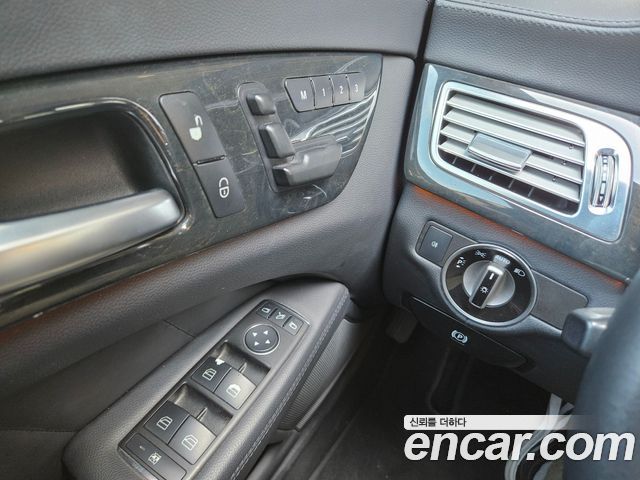 Mercedes-Benz CLS-Class 2012 — photo 17