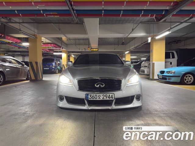 Infiniti M 2011 — photo 2