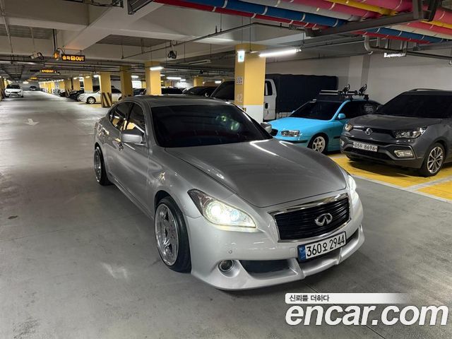 Infiniti M 2011 — photo 9
