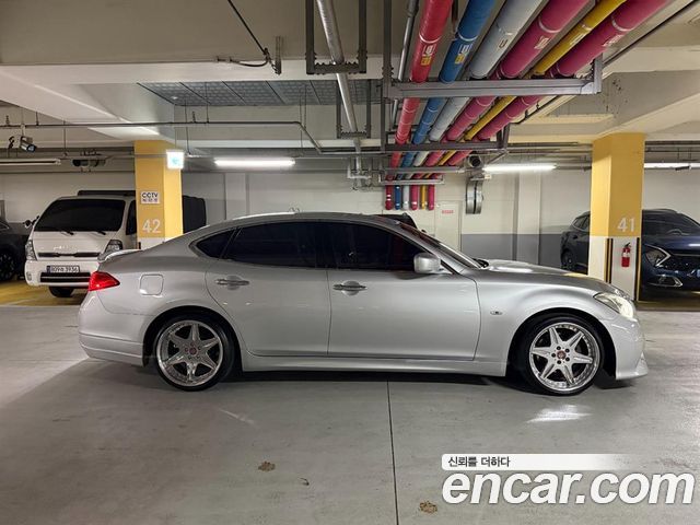 Infiniti M 2011 — photo 10