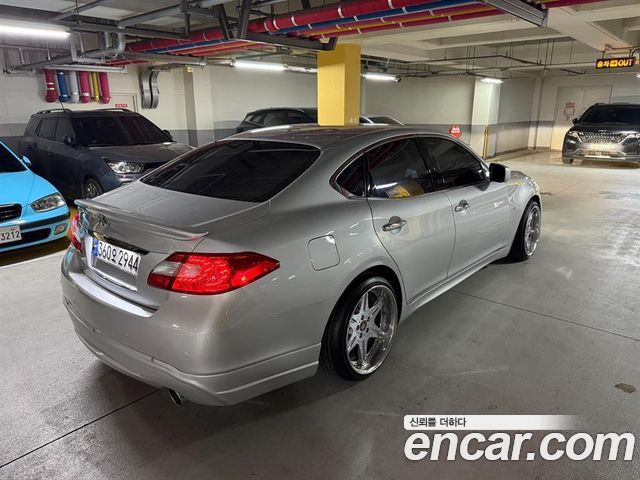 Infiniti M 2011 — photo 11