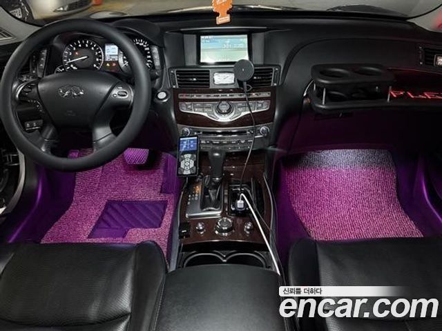 Infiniti M 2011 — photo 12