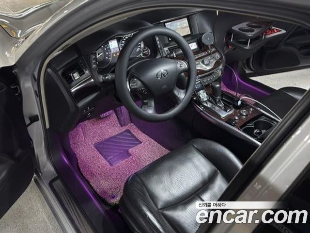 Infiniti M 2011 — photo 13