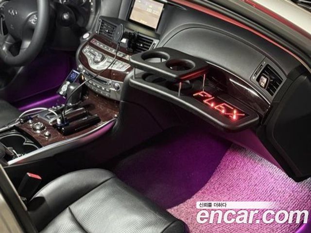 Infiniti M 2011 — photo 14