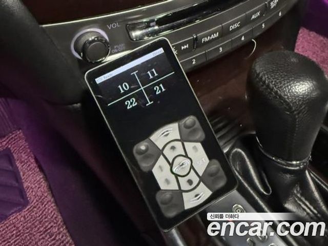 Infiniti M 2011 — photo 17