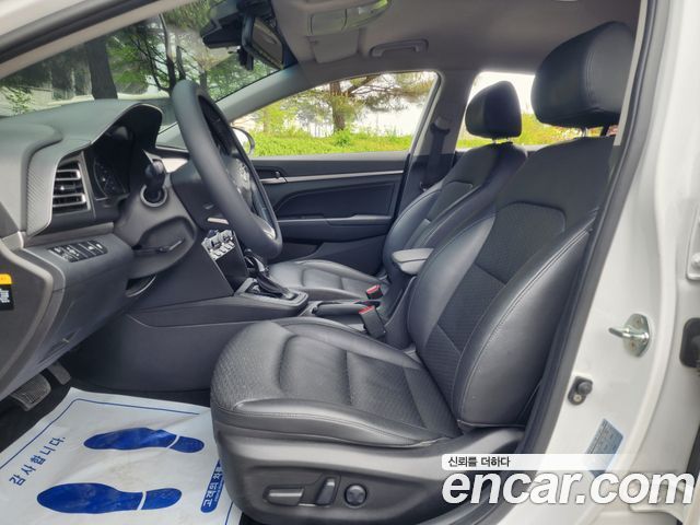 Hyundai AVANTE 2019 — photo 12