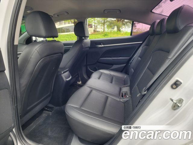 Hyundai AVANTE 2019 — photo 13