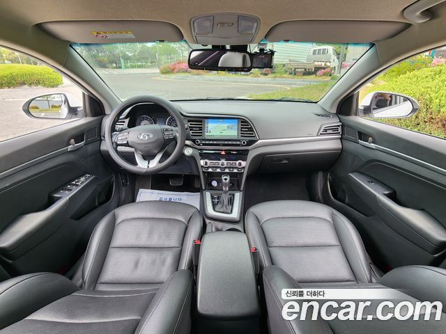 Hyundai AVANTE 2019 — photo 14