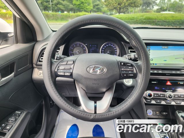 Hyundai AVANTE 2019 — photo 15