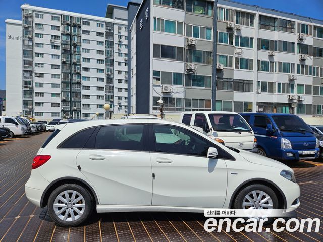 Mercedes-Benz B-Class 2012 — photo 7