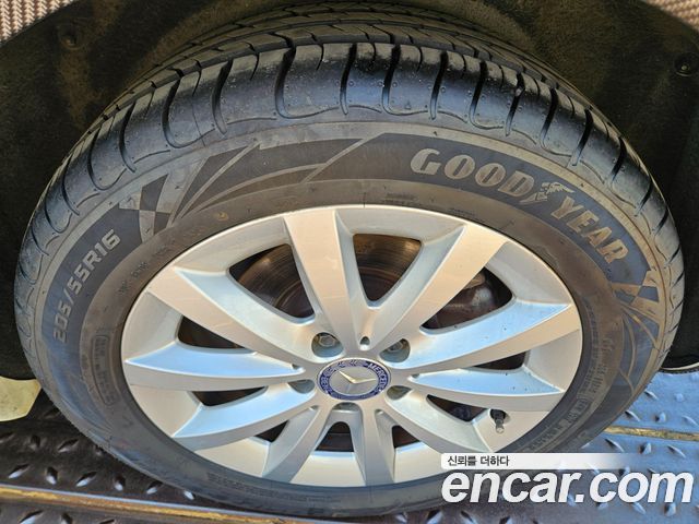 Mercedes-Benz B-Class 2012 — photo 9