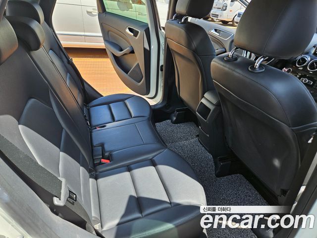 Mercedes-Benz B-Class 2012 — photo 14