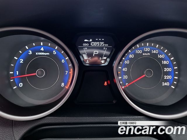 Hyundai AVANTE 2013 — photo 10