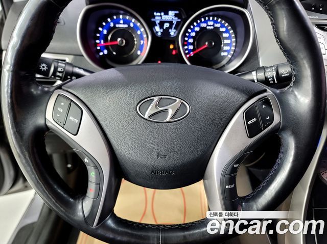 Hyundai AVANTE 2013 — photo 11