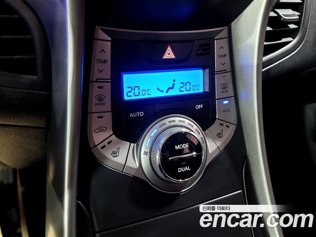 Hyundai AVANTE 2013 — photo 15