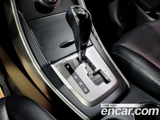 Hyundai AVANTE 2013 — photo 17