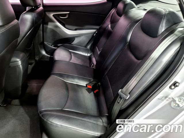 Hyundai AVANTE 2013 — photo 19