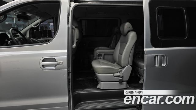 Hyundai Starex 2016 — photo 11