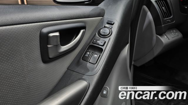 Hyundai Starex 2016 — photo 17