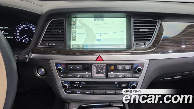 Genesis G80 2017 — photo 15